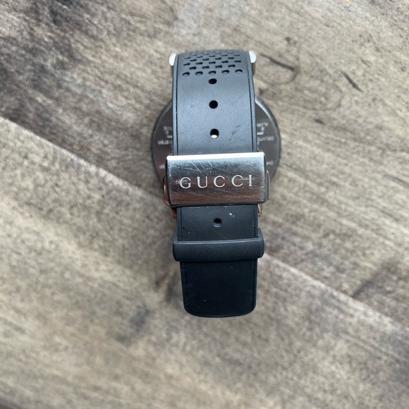 Gucci Men’s Digital Black Rubber Watch - Picture 10 of 16